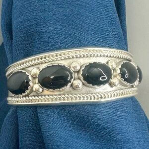 ROBERT JOHNSON NAVAJO Sterling Silver Black Onyx Bezel Cabochon Cuff Bracelet